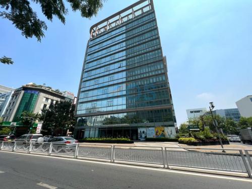 Toà nhà văn phòng cho thuê IMV Heart 87 Hoàng Văn Thái, Quận 7