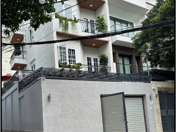 Nhà đẹp complete nội thất 6.8 x 23m 1 trệt 2 lầu đường 3/2 Q10 TP.HCM