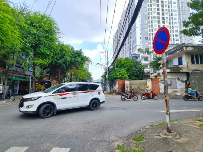 13,5 tỷ nhà 108m2 (6.6 x 16.2), hẻm xe hơi, gần mặt tiền Nguyễn Khoái, This autumn