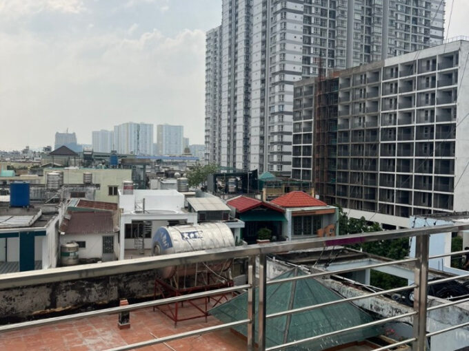 Nhà giá rẻ hẻm xe hơi Quận 10, đường 3/2 nhà 4 tầng.