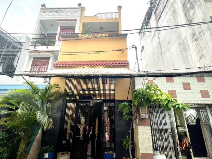 Cần bán nhà Tân Phú diện tích 96 m2 nhà hẻm thông thoáng xe tải ra vào