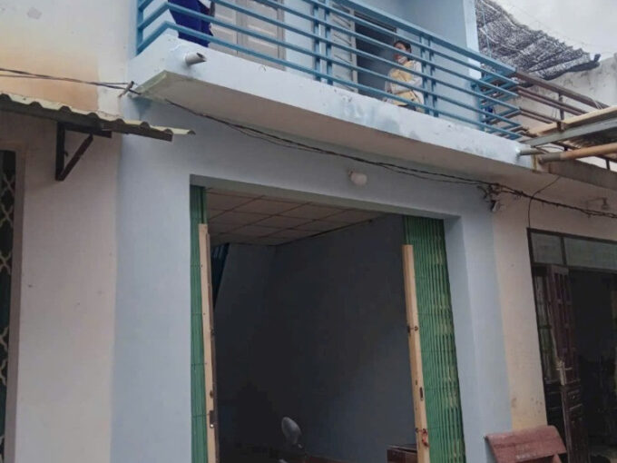 Bán nhà mới xây, 1 trệt 1 lửng, 4×12, complete thổ cư, cách chợ Đình 1km 430 triệu