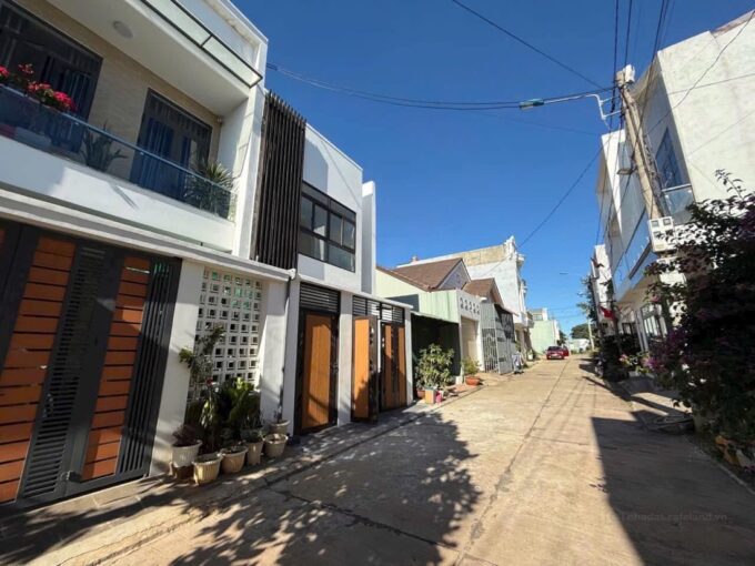 BÁN GẤP NHÀ ĐẸP HƯNG LONG, BÌNH CHÁNH 117m2, 990TR
