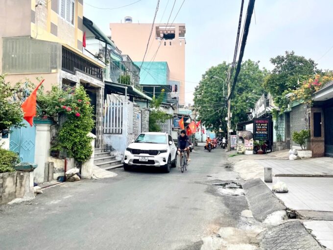 https://nhadat.cafeland.vn/hem-xe-hoi-xe-hoi-quay-dau-ngay-cho-thu-duc-nha-2-tang-82m2-chi-hon-6-ty-tl-2260733.html