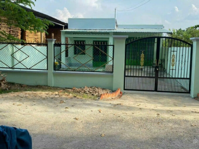 Bán gấp nhà mặt tiền đường nhựa Củ Chi